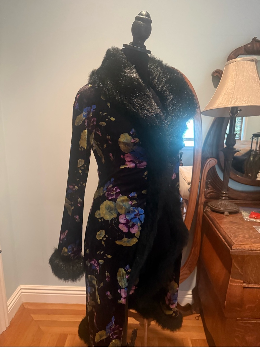 Betsey Johnson Black Floral Trench Coat with Faux Fur Trim - Picture 2 of 6